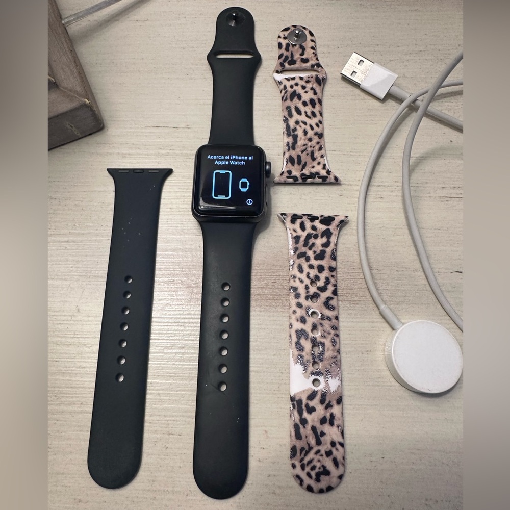 Apple Watch Series 3 38mm, Aluminum Case - Picture 3 of 10